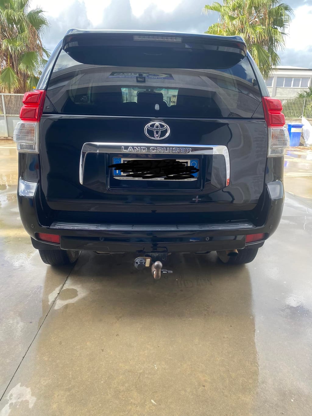 Dopo la riparazione — portellone e paraurti ripristinati